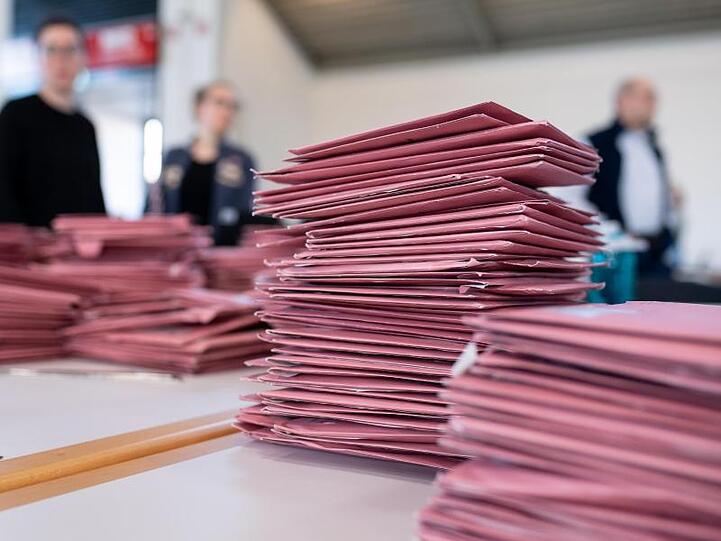 Briefwahl-Unterlagen. Foto: Sven Hoppe/dpa/Archivbild
