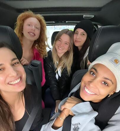 Die Promi-Frauen bei "Let's Dance" scheinen sich bestens zu verstehen. Die Promi-Frauen bei "Let's Dance" scheinen sich bestens zu verstehen.