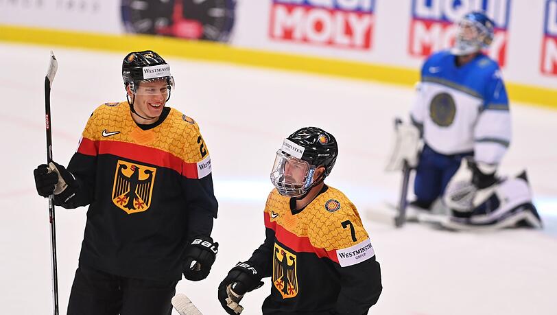 Maksymilian Szuber (l) freut sich auf das Spiel gegen Polen.