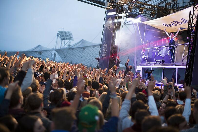 Wenn er auftritt, gehen die Arme der Fans nach oben: Macklemore bei den "X Games".