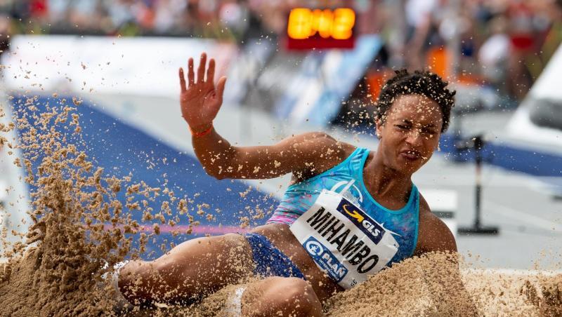 Europameisterin Malaika Mihambo hat in Berlin ihren dritten deutschen Meistertitel im Weitsprung gewonnen. Europameisterin Malaika Mihambo hat in Berlin ihren dritten deutschen Meistertitel im Weitsprung gewonnen.