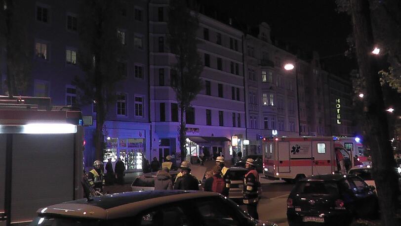 Zwei Autos sind am Mittwochabend auf der Lindwurmstraße zusammengestoßen. Dabei wurden drei Personen verletzt.