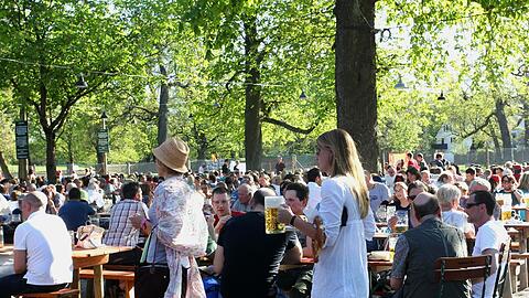 Gute Stimmung im Hirschgarten. Aber Anwohner fürchten den nächtlichen Lärm beim Fußball.
