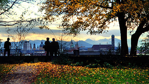 Wunderbarer Blick über die Stadt: Die Aussicht vom Schuttberg im Luitpoldpark.