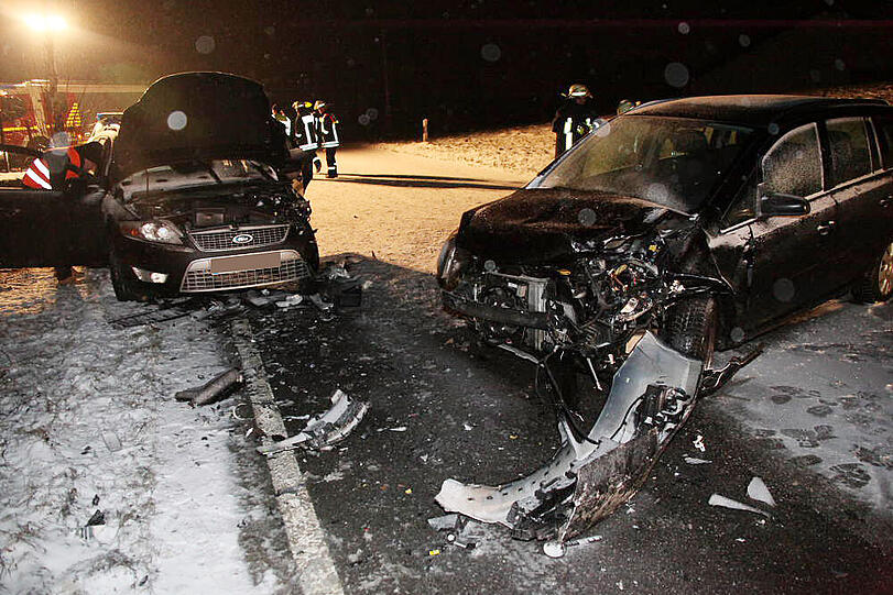 Höhe Kloster Moosen: Schneeglätte: Schwerer Crash bei Dorfen - Bayern - Abendzeitung München