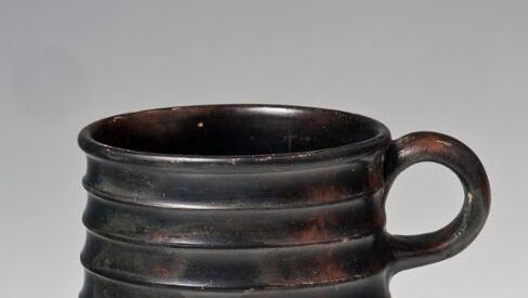 2400-jähriger Becher. 2400-jähriger Becher.