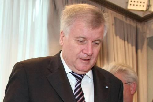 Er entschuldigt sich im Namen der Staatsregierung: Horst Seehofer.
