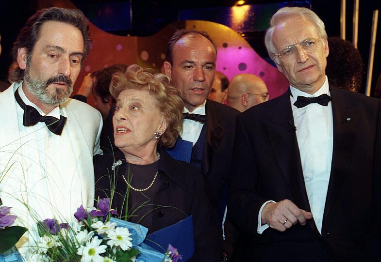 Helmut Dietl mit Marianne Hoppe, Heiner Lauterbach und Edmund Stoiber beim Bayerischen Filmpreis im Jahr 1997