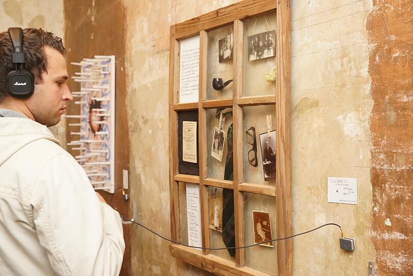 Bei der Vernissage zur "Liederschau" in der Galerie &bdquo;Truk Tschechtarow&ldquo;.