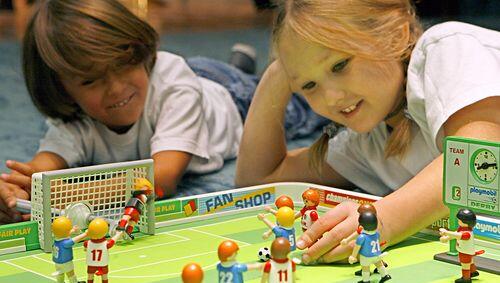 Am Sonntag spielen die Löwen im Playmobilstadion gegen Fürth. Ob das Gekicke dann auch so spielend leicht aussieht wie hier? Am Sonntag spielen die Löwen im Playmobilstadion gegen Fürth. Ob das Gekicke dann auch so spielend leicht aussieht wie hier?