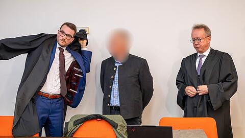 Angeklagt sind vor dem Landgericht München II zwei Bahnmitarbeiter unter anderem wegen fahrlässiger Tötung.