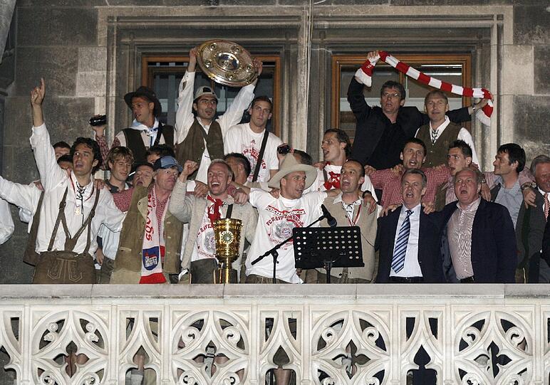 Hier jubelte Uli Hoeneß am 17.05.2008 mit dem Team über den Gewinn der deutschen Meisterschaft.