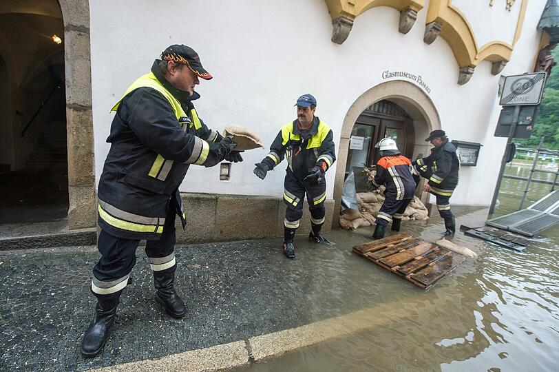 Hochwasser in Passau: In der Nacht zum Montag hat sich die Lage nochmal zugespitzt. Die Bilder der Katastrophe.