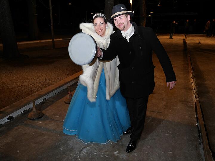 Promi-Eisstockschießen 2015 mit Trachten Angermaier: Die Bilder vom Event.