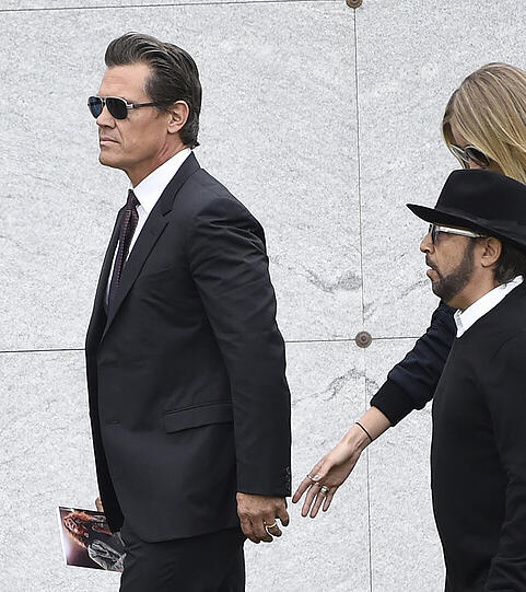 Der Schauspieler Josh Brolin (Mitte).