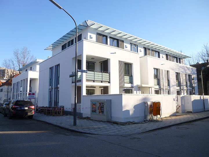 Leider verdrängen zunehmend sterile Neubauklumpen die alten Klein-Villen (Donaustrasse.