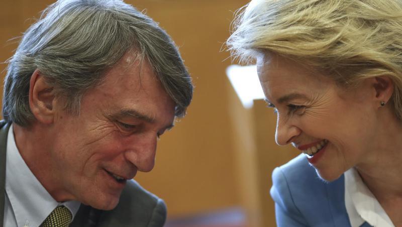 Die Charme-Offensive in Brüssel geht weiter: Ursula von der Leyen im Gespräch mit David-Maria Sassoli, dem neuen Präsidenten des EU-Parlaments. Die Charme-Offensive in Brüssel geht weiter: Ursula von der Leyen im Gespräch mit David-Maria Sassoli, dem neuen Präsidenten des EU-Parlaments.