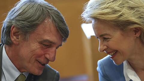 Die Charme-Offensive in Brüssel geht weiter: Ursula von der Leyen im Gespräch mit David-Maria Sassoli, dem neuen Präsidenten des EU-Parlaments.