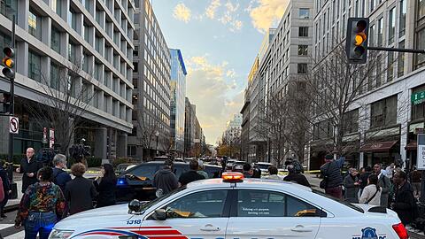 Die Polizei der US-Hauptstadt riegelt den Zugang zum Tatort ab.
