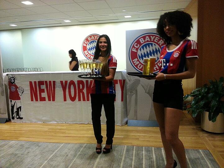 Der FC Bayern in New York: Im 21. Stock eines Wolkenkratzers wurde am Donnerstagnachmittag mit 120 Gästen die Eröffnung der US-Zweigstelle gefeiert.