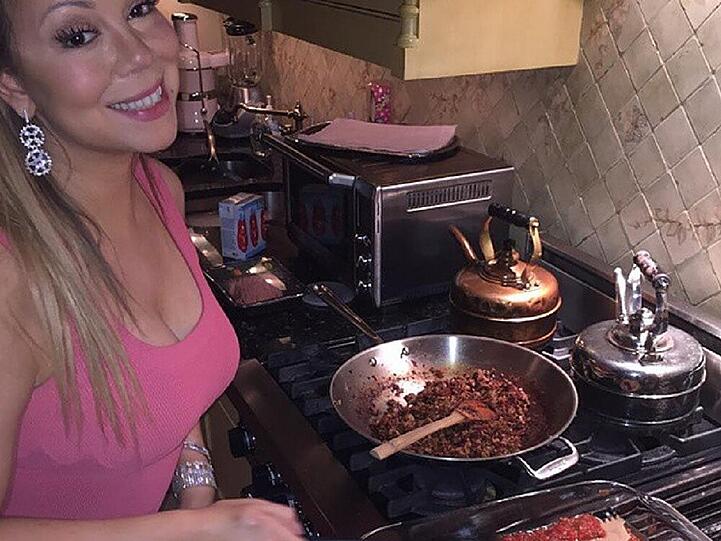 Mariah Carey präsentiert ihre Fähigkeiten als Köchin