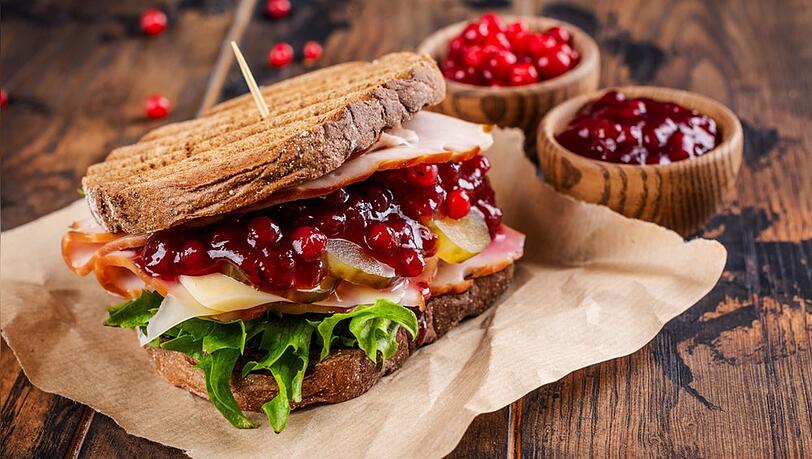 Aus Weihnachtsresten kann im Handumdrehen ein leckeres Sandwich entstehen.