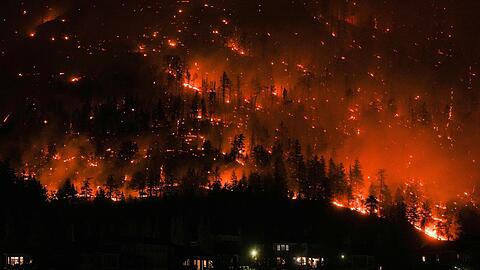 Ein Waldbrand am McDougall Creek in West Kelowna.