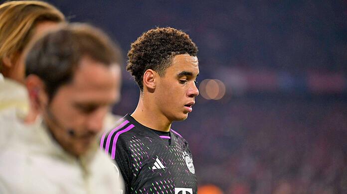 Jamal Musiala musste gegen Galatasaray aufgrund einer Muskelverletzung ausgewechselt werden.