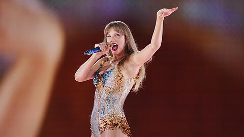 Taylor Swift singt w&auml;hrend des Konzerts der Eras Tour in Vancouver, British Columbia.