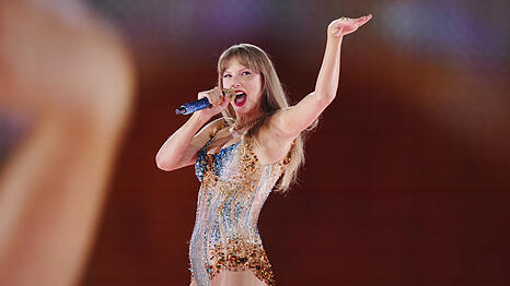 Taylor Swift singt w&auml;hrend des Konzerts der Eras Tour in Vancouver, British Columbia.