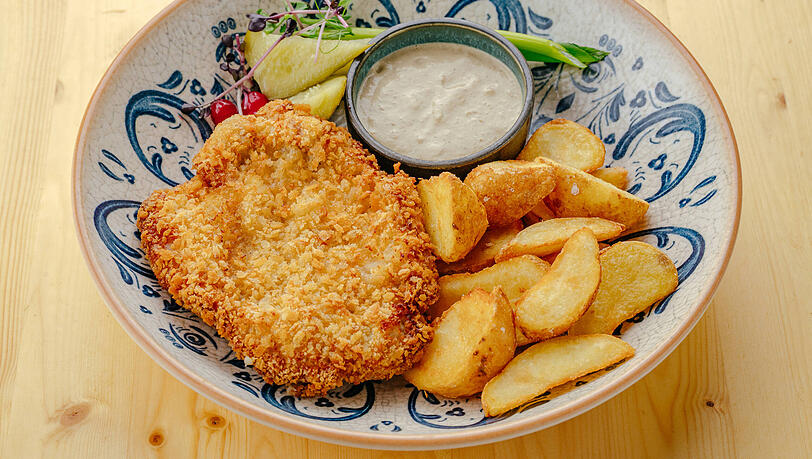 Schnitzel geht immer! Viele aber wollen oder können die Preiserhöhungen in der Gastronomie nicht mehr mitmachen. Dazu gibt es jetzt einen ungewöhnlichen Vorschlag. Schnitzel geht immer! Viele aber wollen oder können die Preiserhöhungen in der Gastronomie nicht mehr mitmachen. Dazu gibt es jetzt einen ungewöhnlichen Vorschlag.