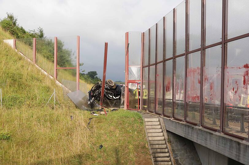 Tödlicher Verkehrsunfall auf der A94 auf der Höhe Heldenstein.