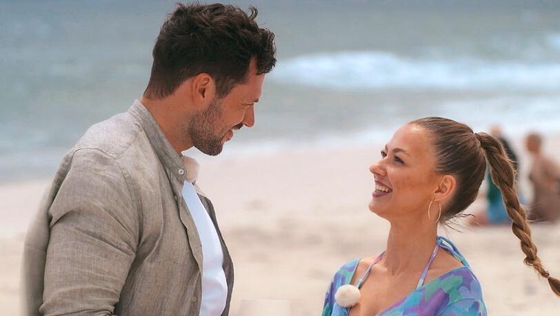 Leonies Nähe zu Sebastian sorgt bei "Die Bachelors" für Stress. Leonies Nähe zu Sebastian sorgt bei "Die Bachelors" für Stress.