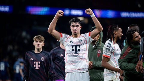 Jubelte nach dem 2:1-Sieg des FC Bayern in Paris: Aleksandar Pavlovic.