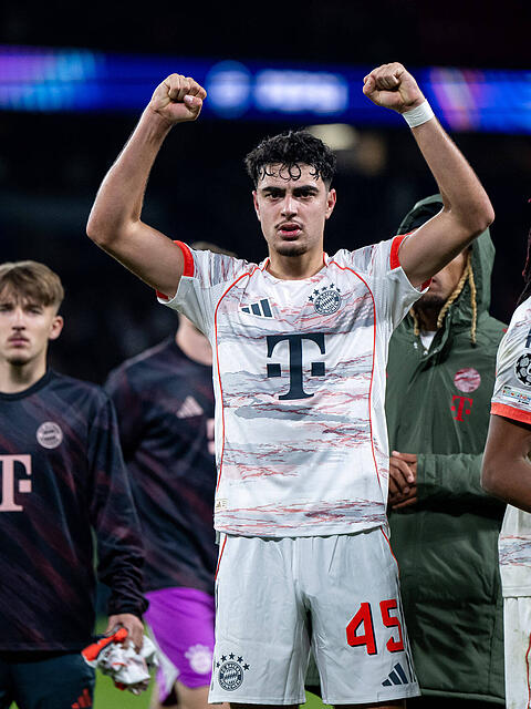 Jubelte nach dem 2:1-Sieg des FC Bayern in Paris: Aleksandar Pavlovic.