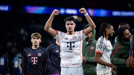 Jubelte nach dem 2:1-Sieg des FC Bayern in Paris: Aleksandar Pavlovic.