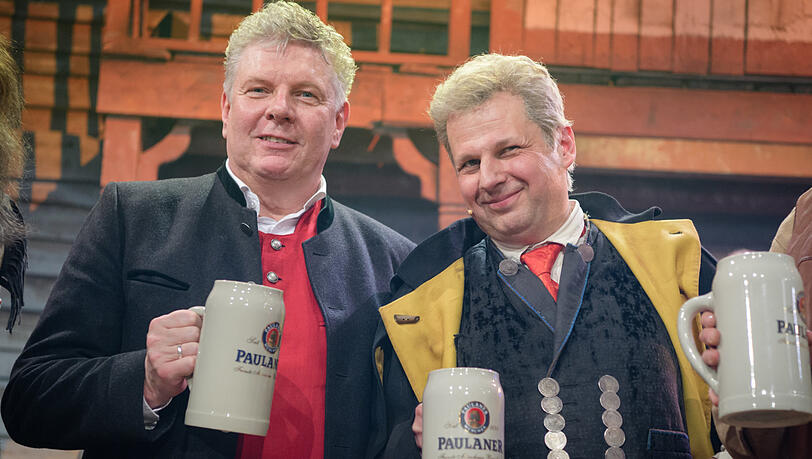 Täuschend echt: Münchens OB Dieter Reiter mit seinem Double Gerhard Wittmann. Täuschend echt: Münchens OB Dieter Reiter mit seinem Double Gerhard Wittmann.
