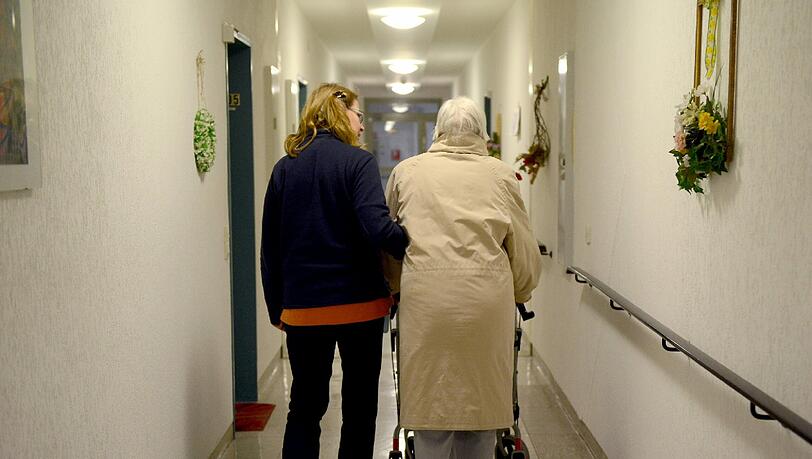 Gute Pflege geht über die medizinischen Aspekte weit hinaus. Die Caritas will etwa dank des verbesserten Pflegeschlüssels die persönliche Betreuung verbessern. Gute Pflege geht über die medizinischen Aspekte weit hinaus. Die Caritas will etwa dank des verbesserten Pflegeschlüssels die persönliche Betreuung verbessern.
