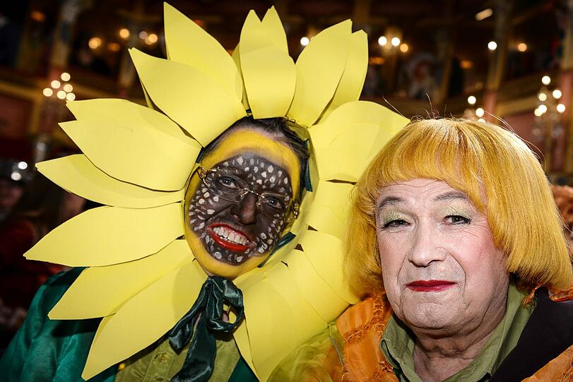 2014: Der ehemalige bayerische Ministerpräsident Günther Beckstein und seine Frau Marga als Claudia Roth und Sonnenblume.