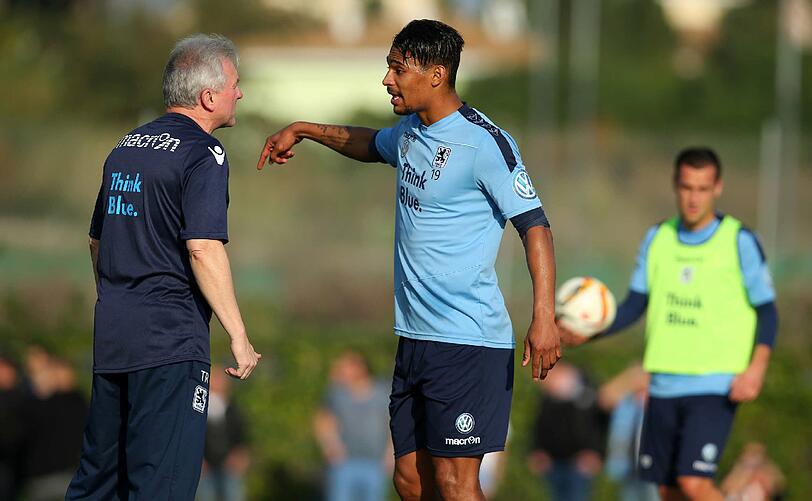 Rubin Okotie stritt sich am Freitag mit Trainer Benno Möhlmann und musste sich von Sportchef Oliver Kreuzer beruhigen lassen.