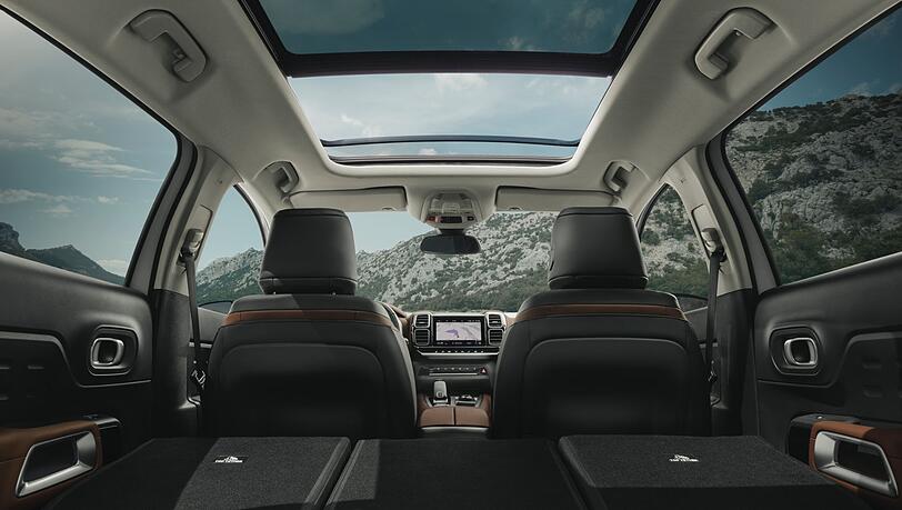 Im C5 Aircross herrscht dank großer Glasflächen und gutem Rundumblick ein angenehmes Raumgefühl. Im C5 Aircross herrscht dank großer Glasflächen und gutem Rundumblick ein angenehmes Raumgefühl.