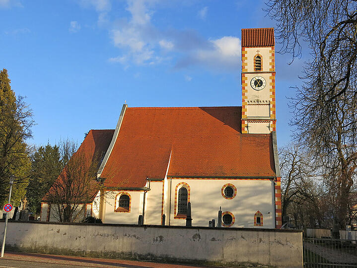 Daumen rauf: Die Moosacher Kirche.