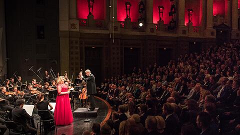 Impressionen vom 11. Münchner Aids-Konzert im Prinzregententheater: Alexander Liebreich und Okka von der Damerau bei der Zugabe.