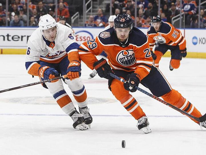 Trug sich erneut in die Scorerliste ein: Leon Draisaitl (r).