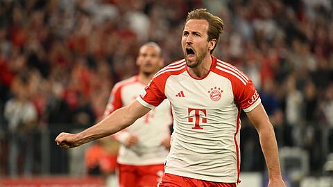 Münchens Harry Kane jubelt über seinen Treffer zum 2:1 per Elfmeter.