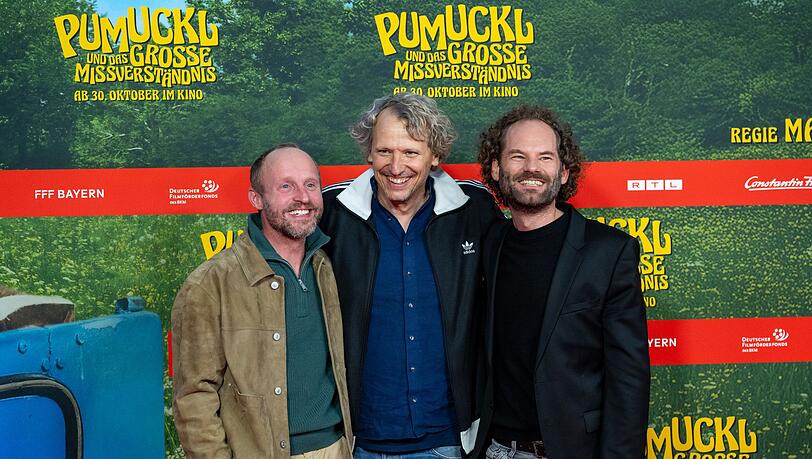 Florian Brückner (l.) und Maxi Schafroth (r.) sind Meister Eder und Pumuckl - unter Regie von Marcus H. Rosenmüller (Mitte). Florian Brückner (l.) und Maxi Schafroth (r.) sind Meister Eder und Pumuckl - unter Regie von Marcus H. Rosenmüller (Mitte).