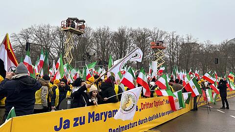 Die Polizei spricht von einem friedlichen Verlauf.