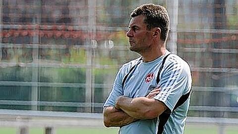 Zum Trainingsauftakt stellte  Club-Trainer  Dieter Hecking sein Team vor: "Israelischer Gattuso", ein Schwabenbomber, schneller Flügelflitzer, Abwehr-Stabilisator.
