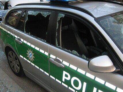 Bei einer Verfolgungsjagd in Aschaffenburg wurden drei Streifenwagen beschädigt. (Symbolbild)