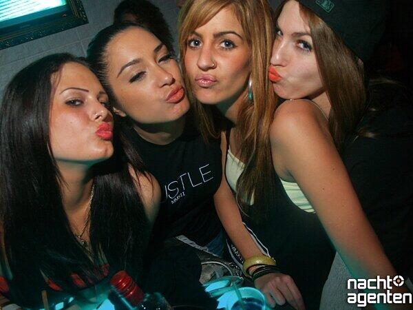 Heiße Girls und schnelle Beats: Auch unter der Woche lassen es die Münchner in den Clubs so richtig krachen. Mehr Bilder von dieser Party gibt's unter: www.nachtagenten.de.